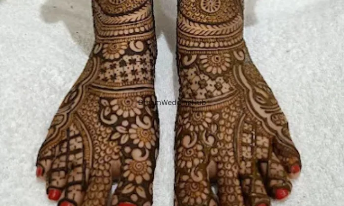 Aarohi Mehandi Artist